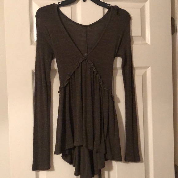 Lizard Thicket Tops - Low Cut Green Long Sleeve Top